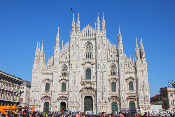 爱德华兹：杰伦·布朗进球后嘲笑我太矮小，这彻底激发了我（爱德华兹：杰伦·布朗进球后讥讽我身高，完全点燃了我的斗志）