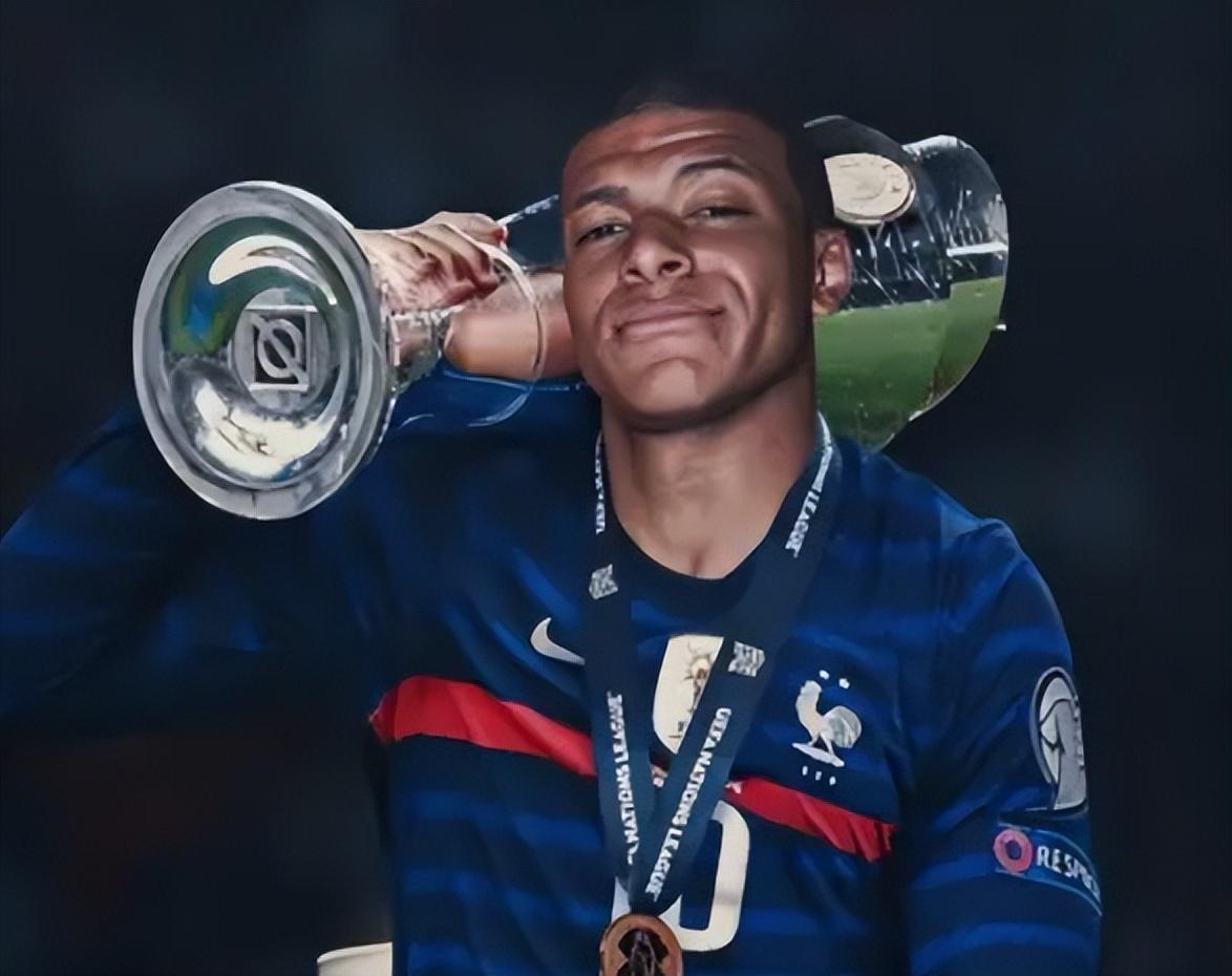 为何亲斯内德？穆帅：斯内德给了我三冠王，那是最棒的一年（穆帅谈为何偏爱斯内德：三冠功臣成就我最辉煌一年）