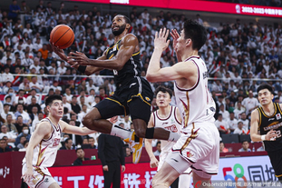 快船轮换策略成功限制对手得分（快船灵活轮换奏效，成功压低对手得分）