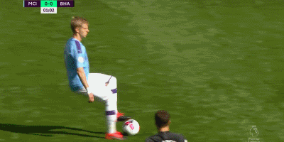 关键时刻谁在承担责任（危急关头，谁来扛起责任？）