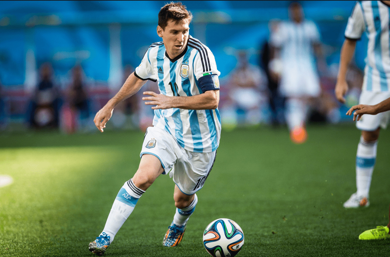 辽宁队9分险胜！新赛季开门红，外援34分22篮板，吴爽20分（辽宁9分险取开门红：外援34+22，吴爽砍下20分）