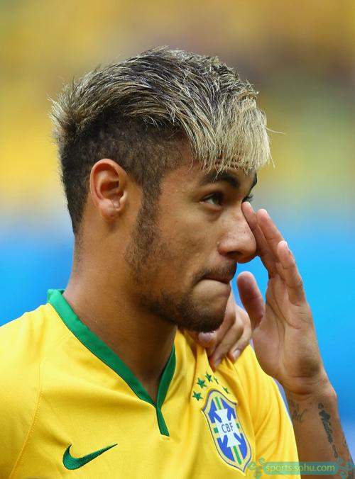 拜仁慕尼黑客场大胜沙尔克04（拜仁慕尼黑客场横扫沙尔克04）