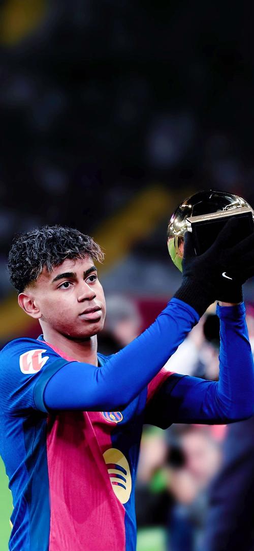 前巴萨门将：亚马尔是位天赋异禀的球员，但他需要向梅罗学习（前巴萨门神：亚马尔天赋出众，仍需向梅罗看齐）