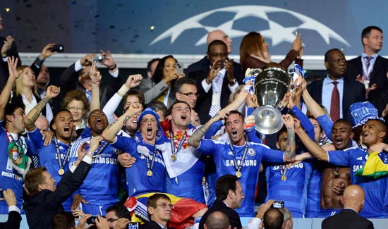 评论丨2025赛季中超联赛落幕：足球的“冷”和群众的“热”（评论丨2025赛季中超收官：场内“冷”，场外“热”）