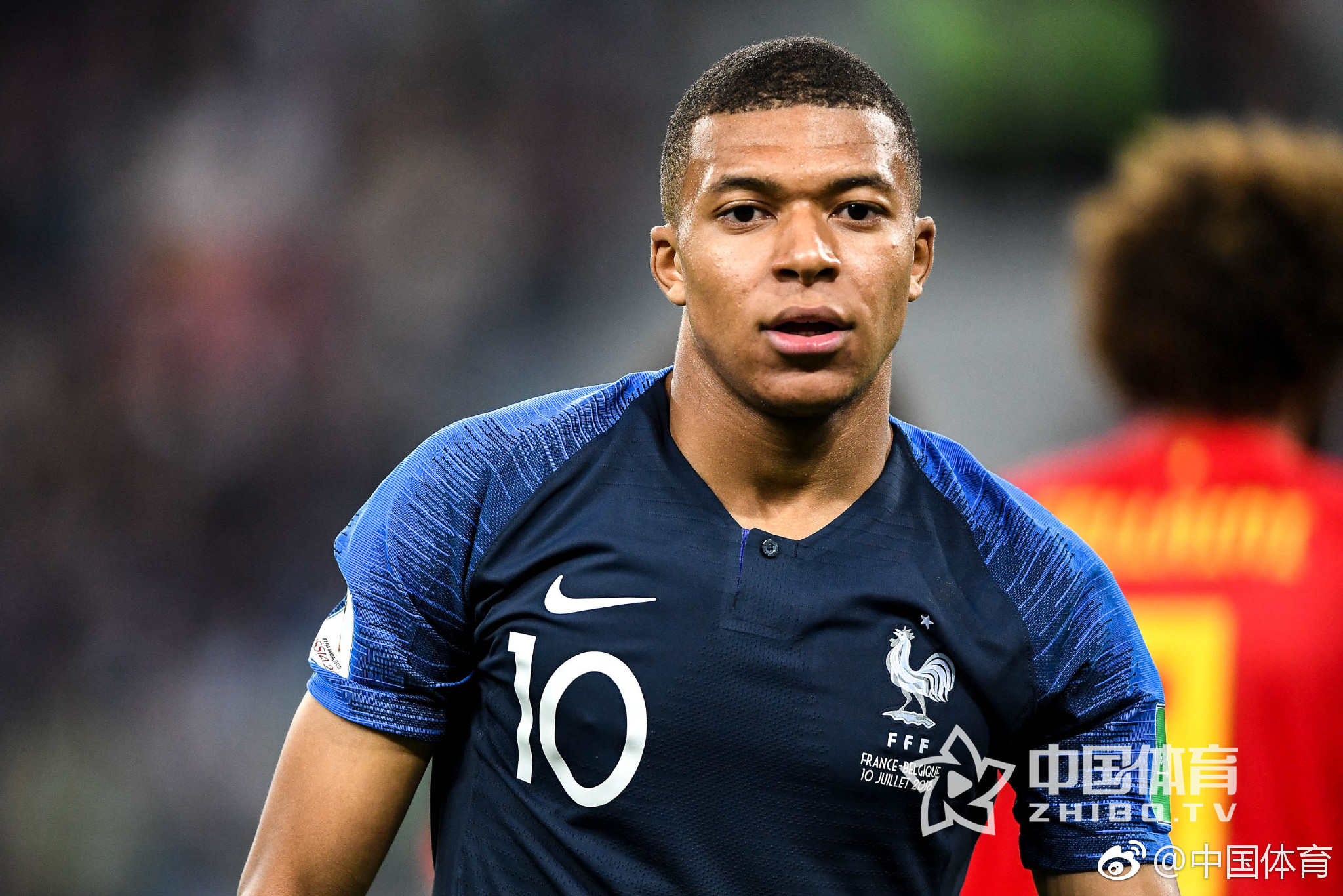 梅西谈布斯克茨和阿尔巴：以夺冠的方式退役非常美好（梅西评布斯克茨与阿尔巴：以冠军身份退役，格外美好）