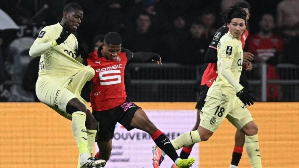 面对韩国梅开二度制胜，拜合拉木荣获本届熊猫杯赛事MVP（梅开二度击败韩国，拜合拉木加冕熊猫杯MVP）