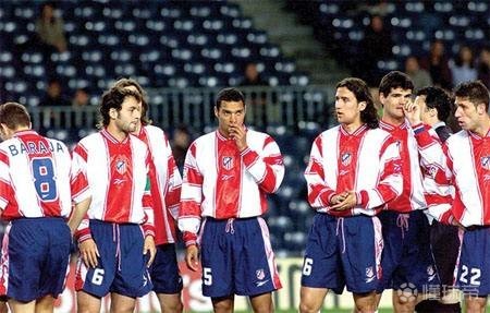 奥尔莫：我们信任弗里克的战术理念，队内大家都步调一致（奥尔莫：全队认可弗里克的战术思路，内部步调高度一致）